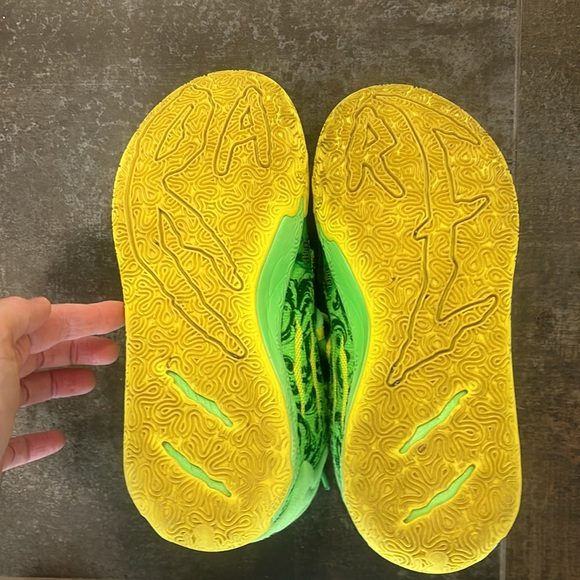 LaMelo Ball Basketball shoes - Picture 3 of 5